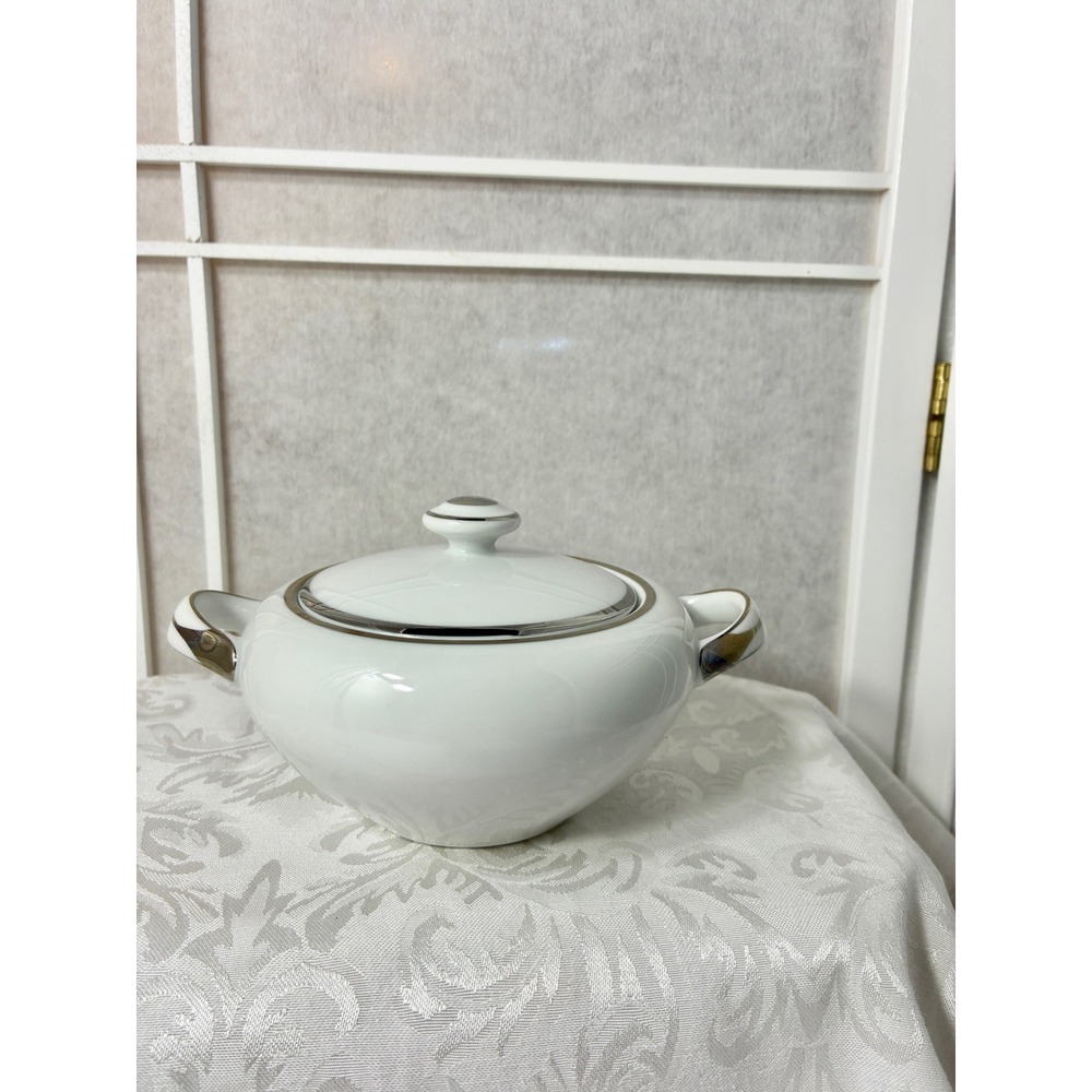 VTG Harmony House Moderne Sugar Bowl with Lid White Platinum Trim 3545 Japan